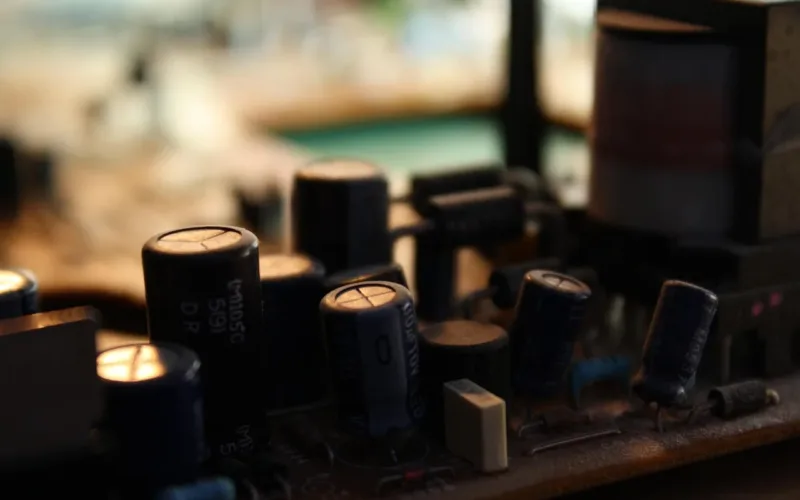 Capacitors on a circuit board for a guide to the best car audio crossover