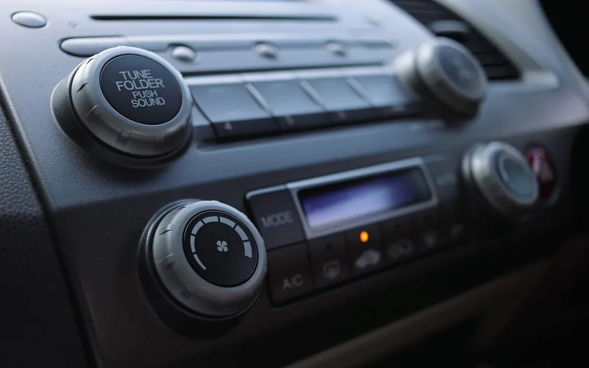 How to get the most out of your stereo: factory car radio with volume and tone controls in the dashboard