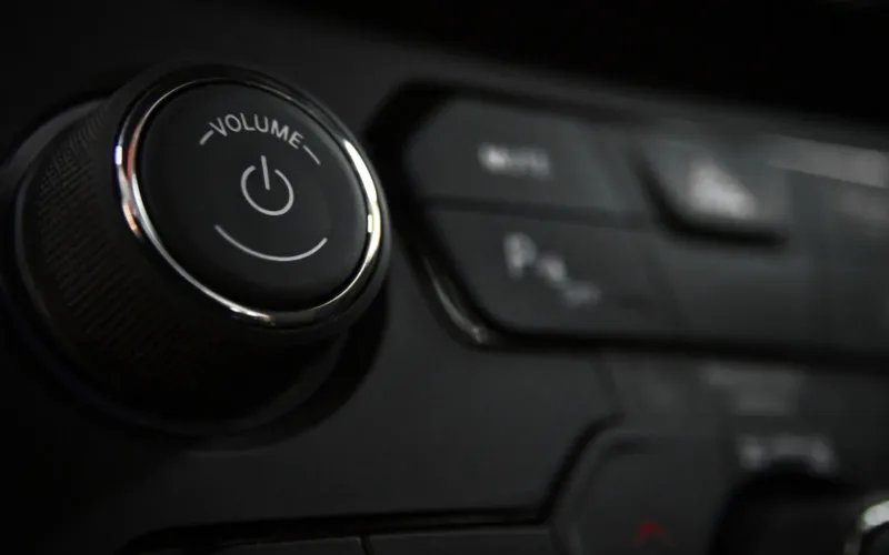 Car stereo control knob and buttons for adjusting the best crossover settings for car audio