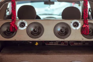 How to upgrade car audio system: a custom rear-deck panel fitted with aftermarket speakers and tweeters