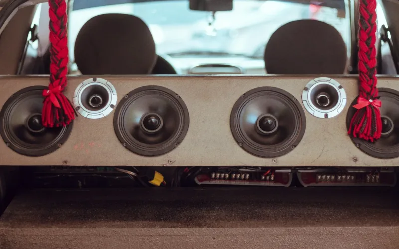 How to upgrade car audio system: a custom rear-deck panel fitted with aftermarket speakers and tweeters