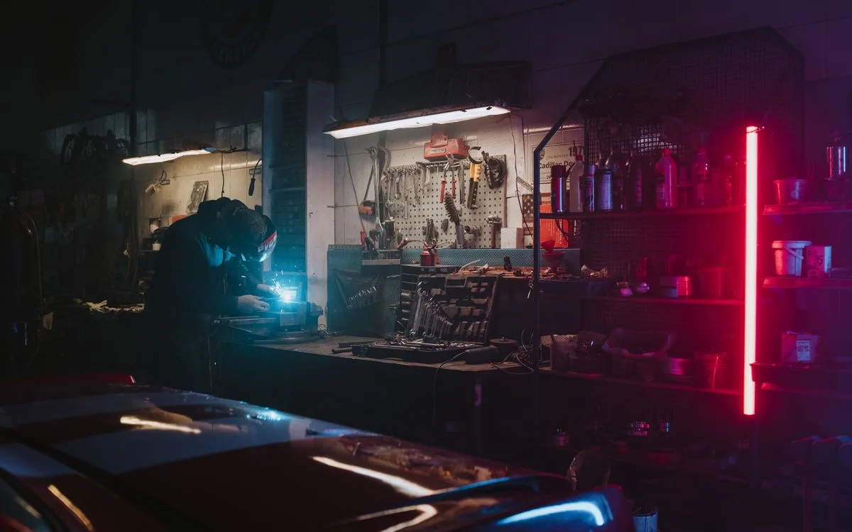 Mechanic neon garage