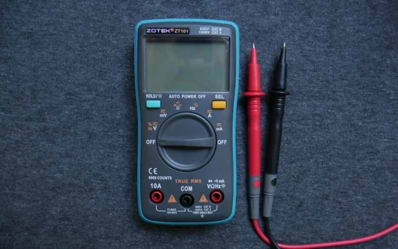 How to test car speakers: digital multimeter with red and black test probes