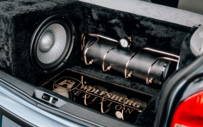 How to install subwoofer in car: subwoofer and amplifier installed in a car trunk